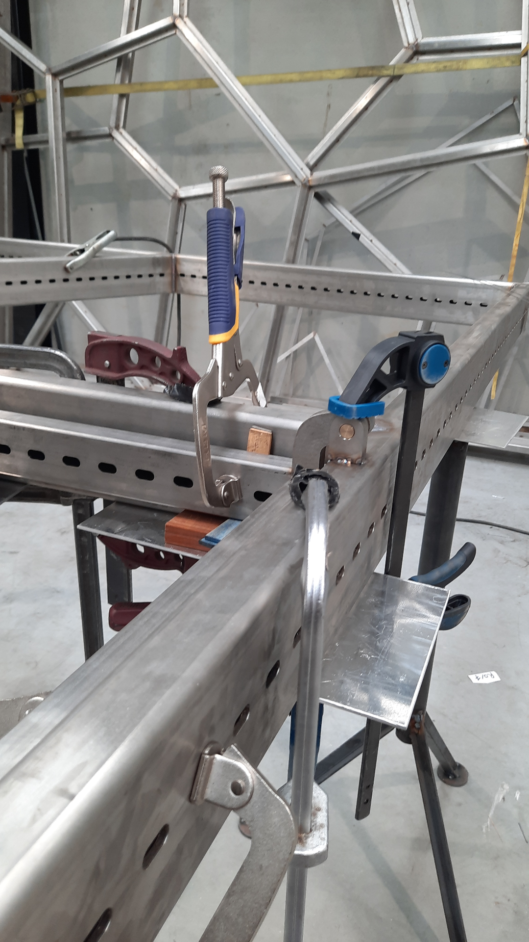 Hinge fitted into the Voronoi frame in the atelier
