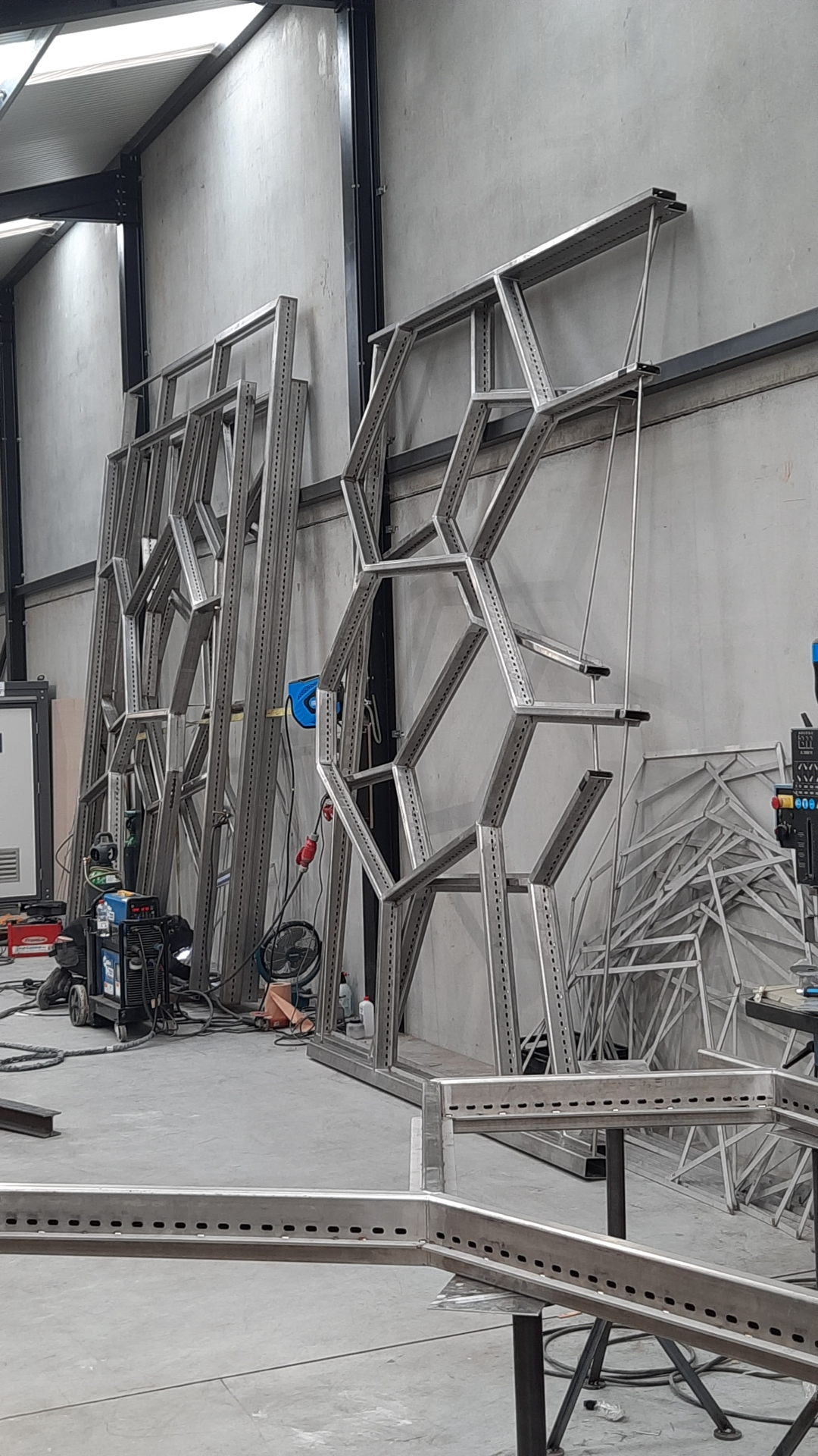 Voronoi frames standing in the atelier