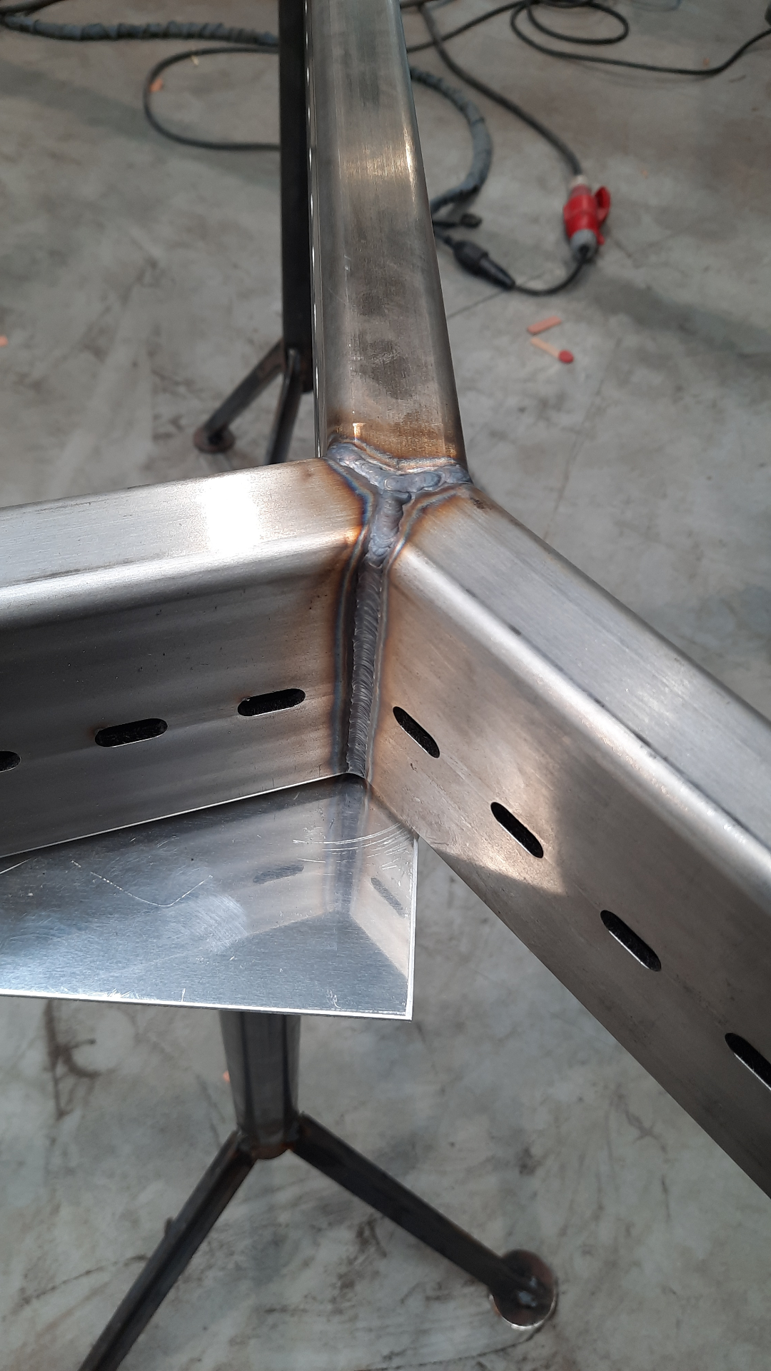 Welded three-way node detail